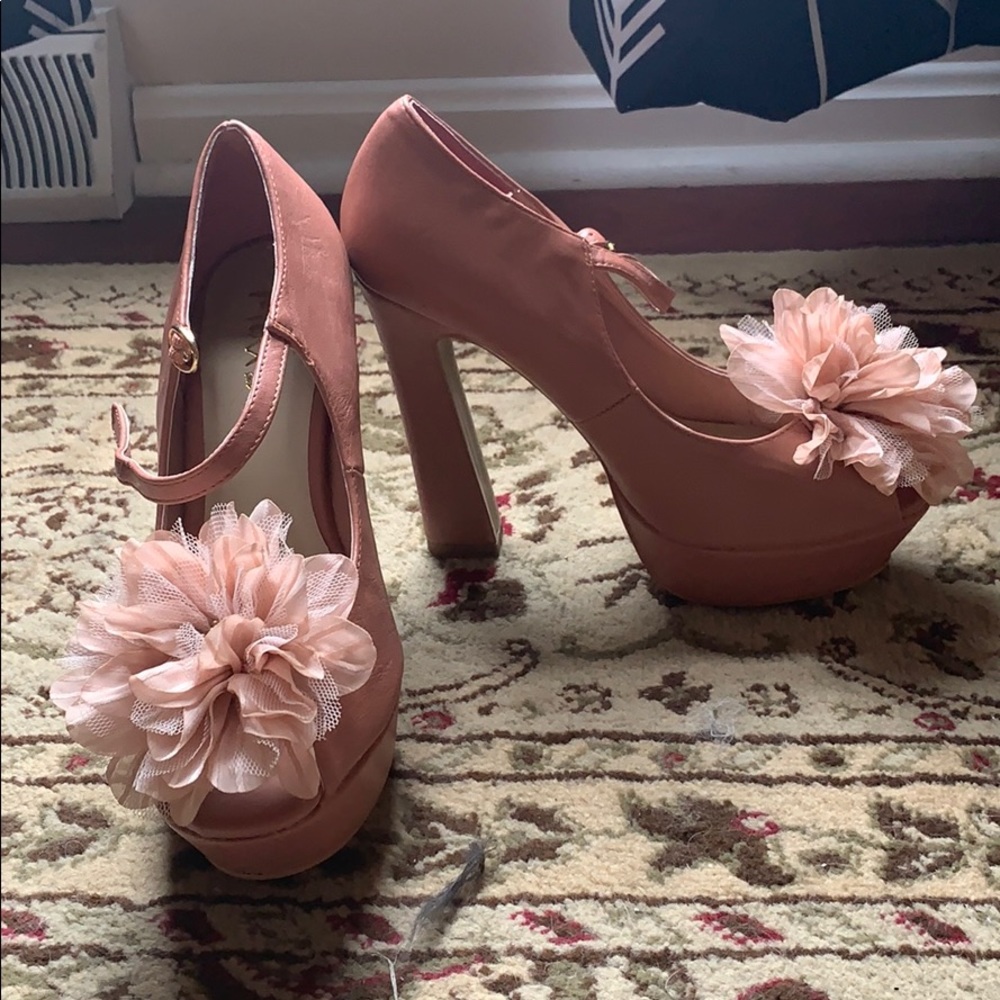 ModCloth Mixx Shuz Flower Mary Jane Heels